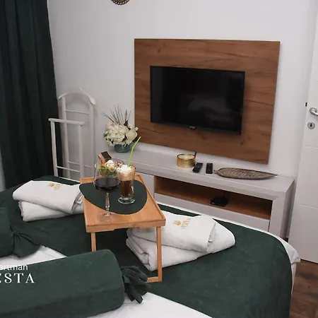 Vesta Apartment *